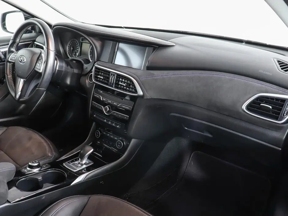 Infiniti Q30