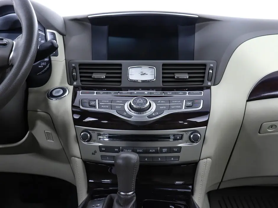 Infiniti M