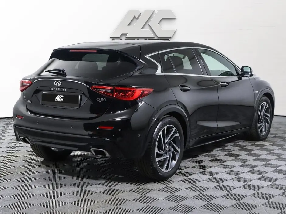 Infiniti Q30