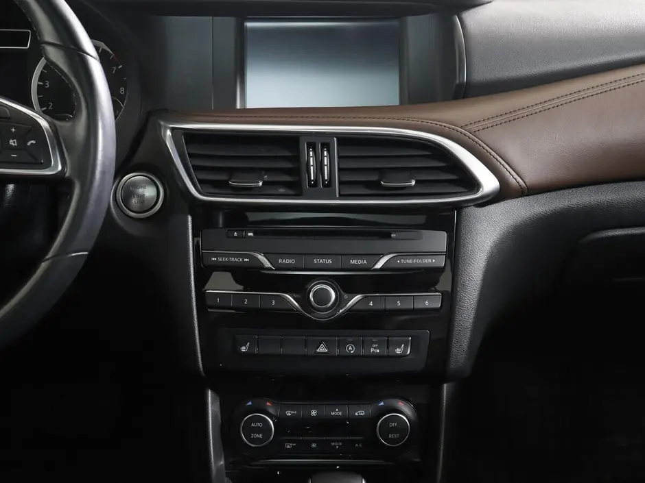 Infiniti Q30