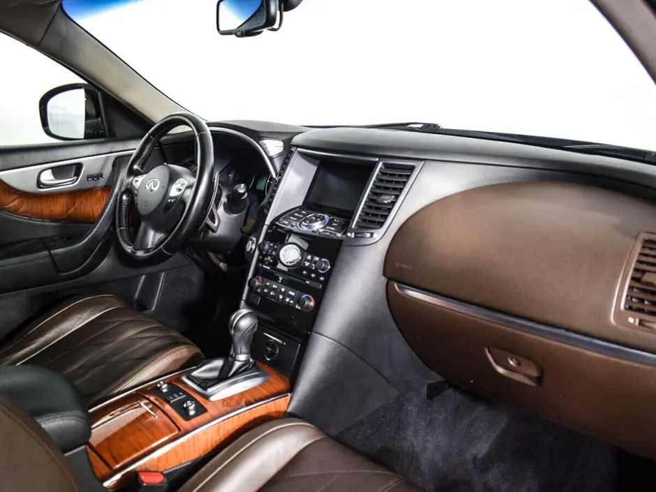 Infiniti QX70
