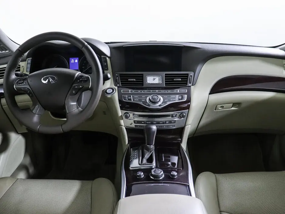 Infiniti M