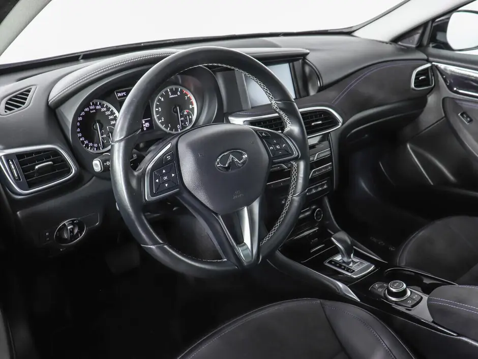 Infiniti Q30