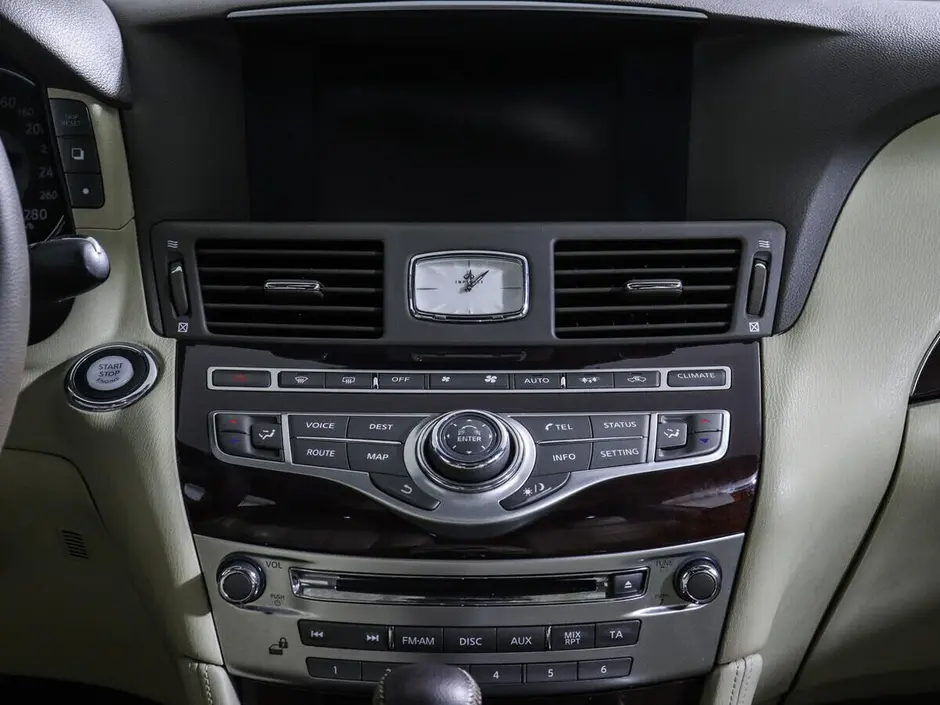 Infiniti M