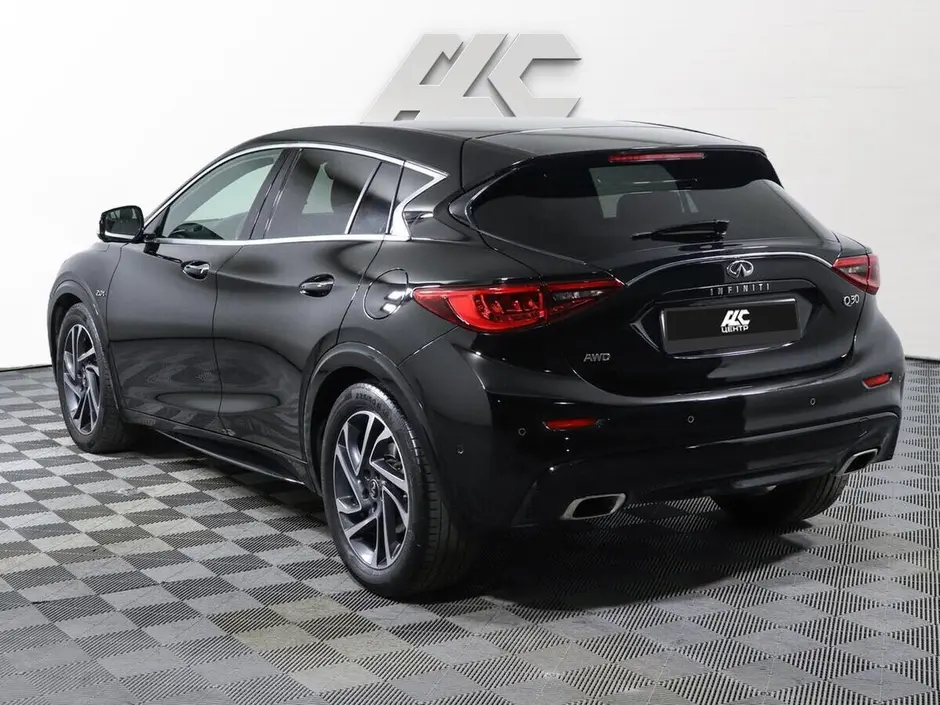 Infiniti Q30