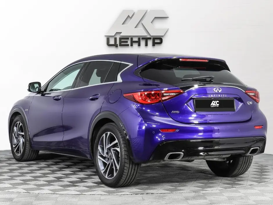 Infiniti Q30