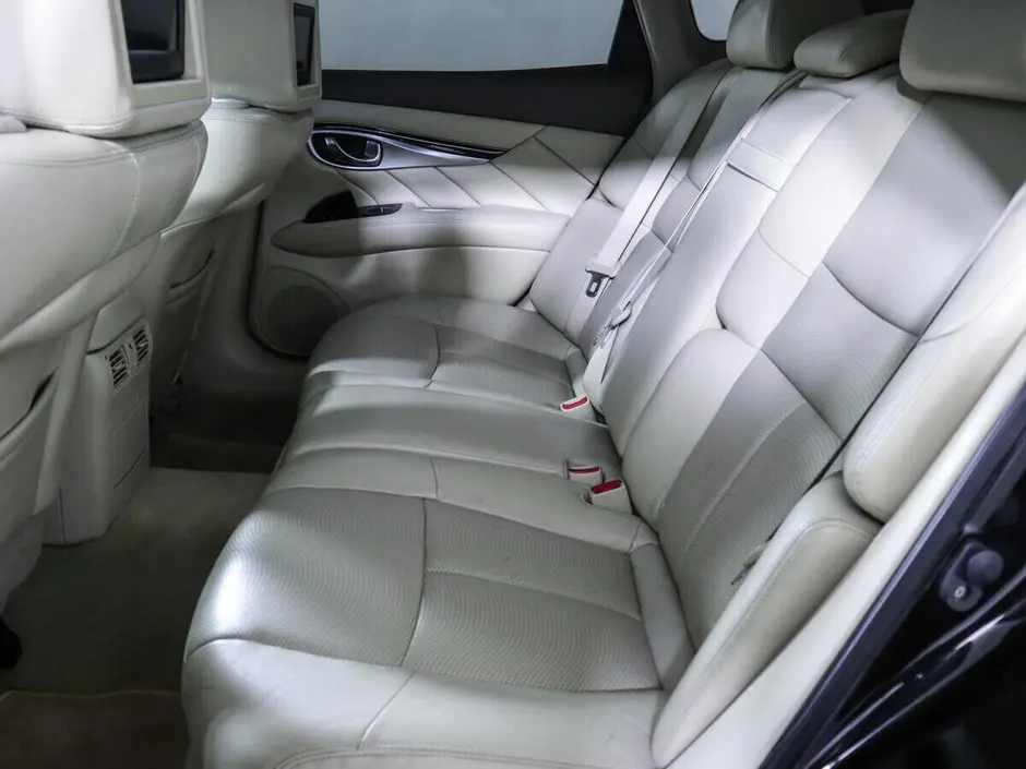 Infiniti M