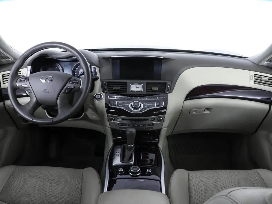 Infiniti M