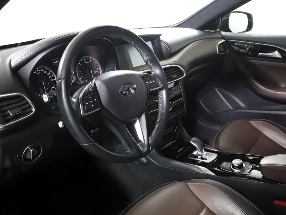 Infiniti Q30