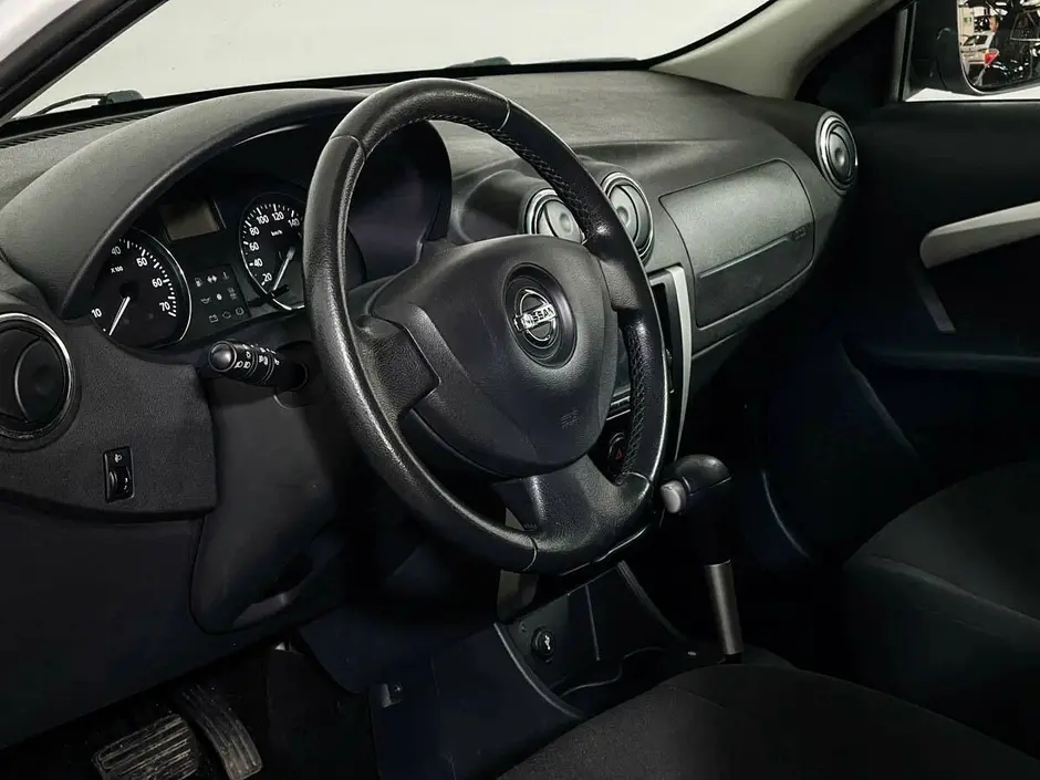 Nissan Almera