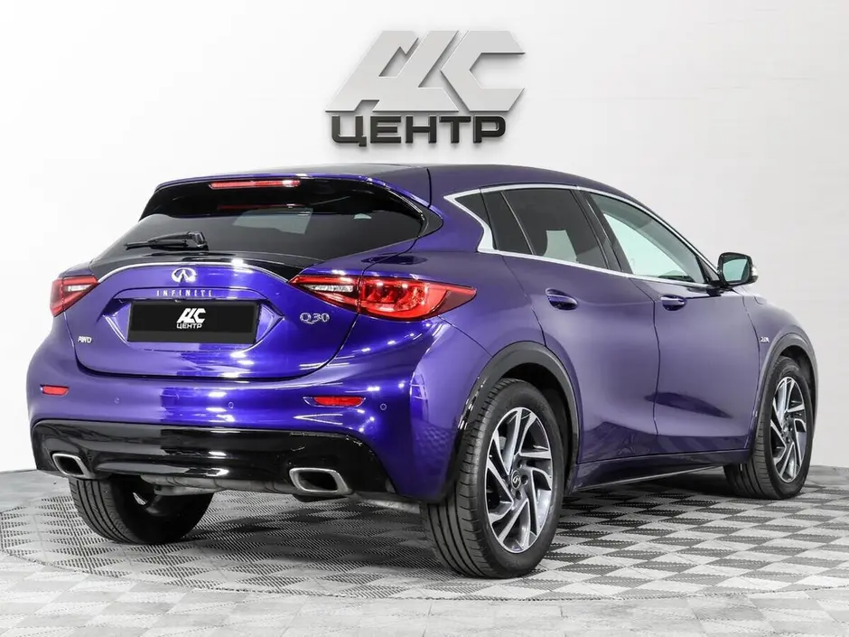 Infiniti Q30