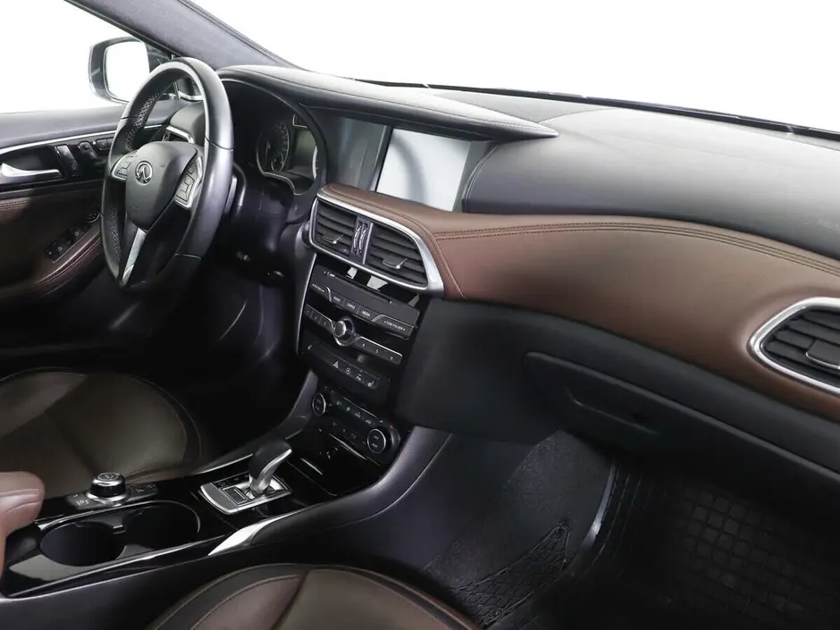 Infiniti Q30