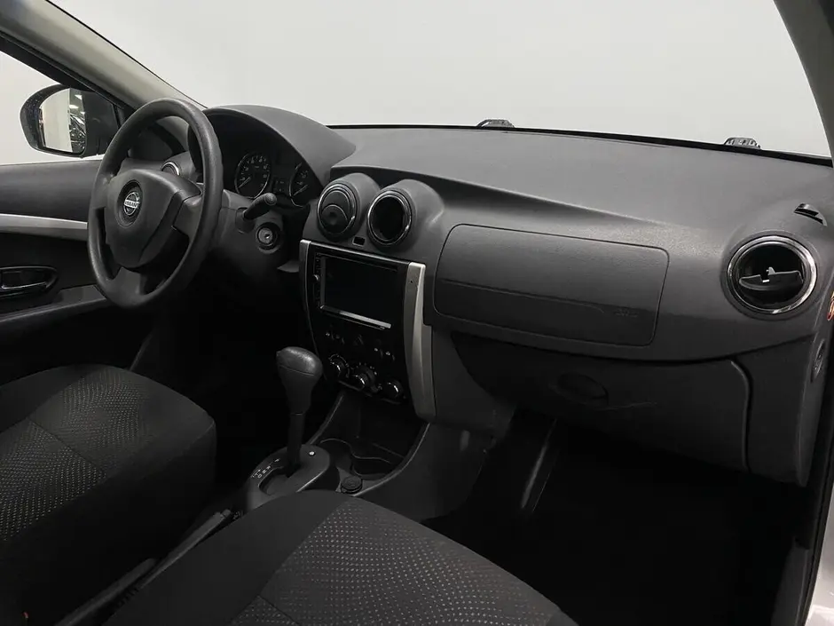 Nissan Almera