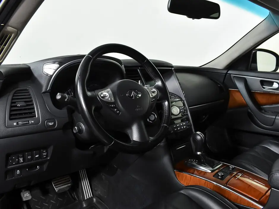 Infiniti QX70